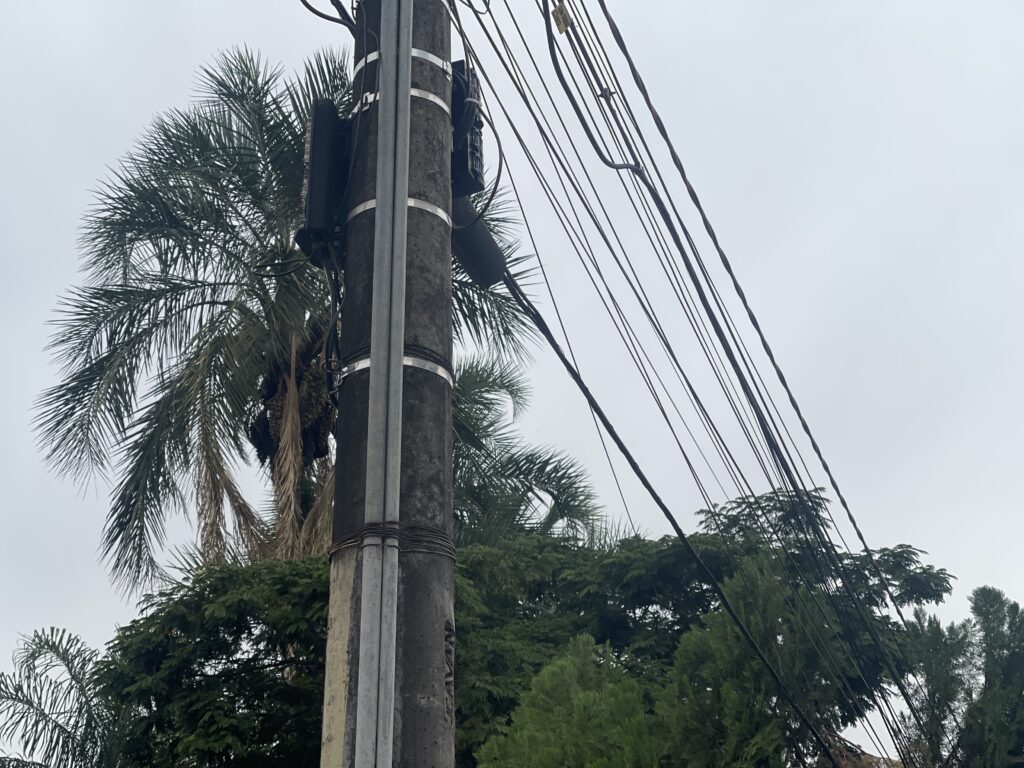 Imagem Ilustrando a Notícia: Cidade Segura é lançado para diminuir quantidade de fios em postes