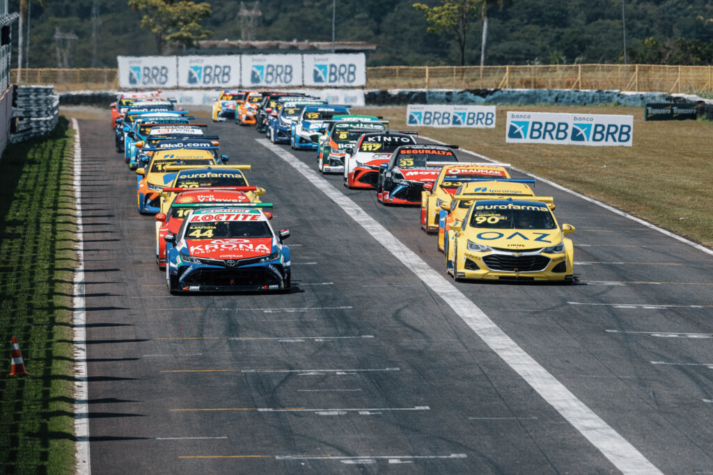 Imagem Ilustrando a Notícia: Goiânia recebe 600ª corrida da Stock Car em meio a campeonato eletrizante