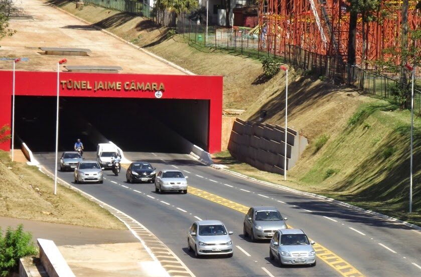 Imagem Ilustrando a Notícia: Túnel Jaime Câmara passa por revitalização após incêndio