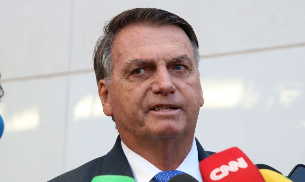 Imagem Ilustrando a Notícia: Defesa recorre de decisão do TSE que tornou Bolsonaro inelegível