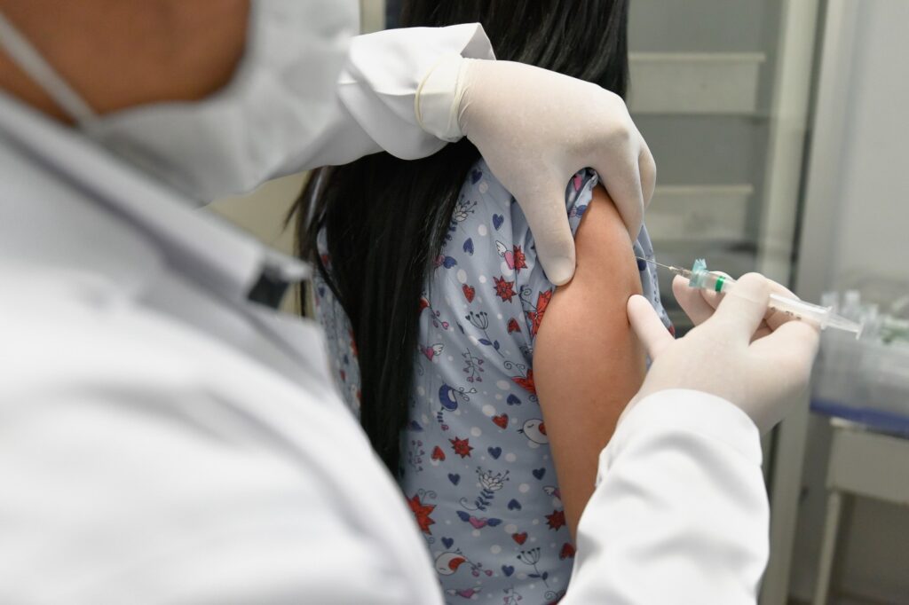 Imagem Ilustrando a Notícia: Governo de Goiás alerta para baixa cobertura vacinal contra Covid-19
