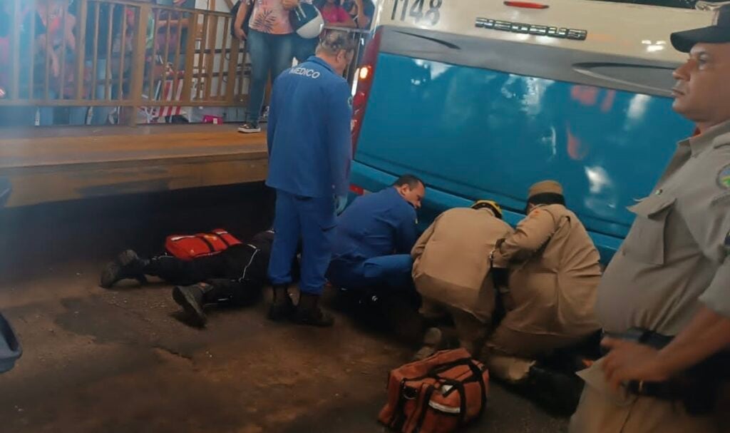 Imagem Ilustrando a Notícia: Em Goiânia, passageira do transporte público morre atropelada por ônibus