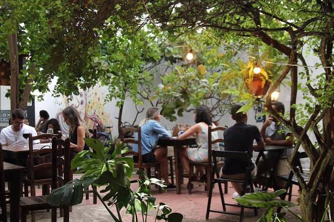 Imagem Ilustrando a Notícia: Cafeteria em Goiânia tem status alterado para “permanentemente fechada” após polêmica envolvendo proprietária