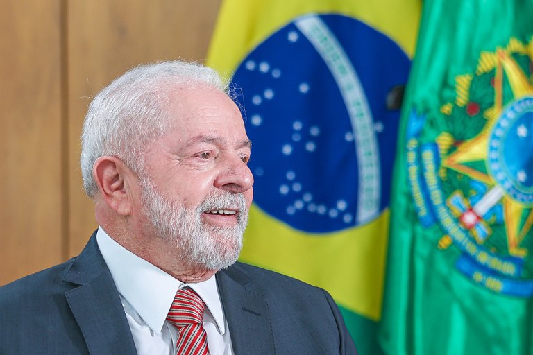 Imagem Ilustrando a Notícia: Lula defende inclusão de novos países no Brics e critica permanência do G7