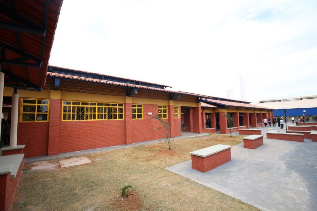 Imagem Ilustrando a Notícia: Governo de Goias entrega mais quatro escolas estaduais