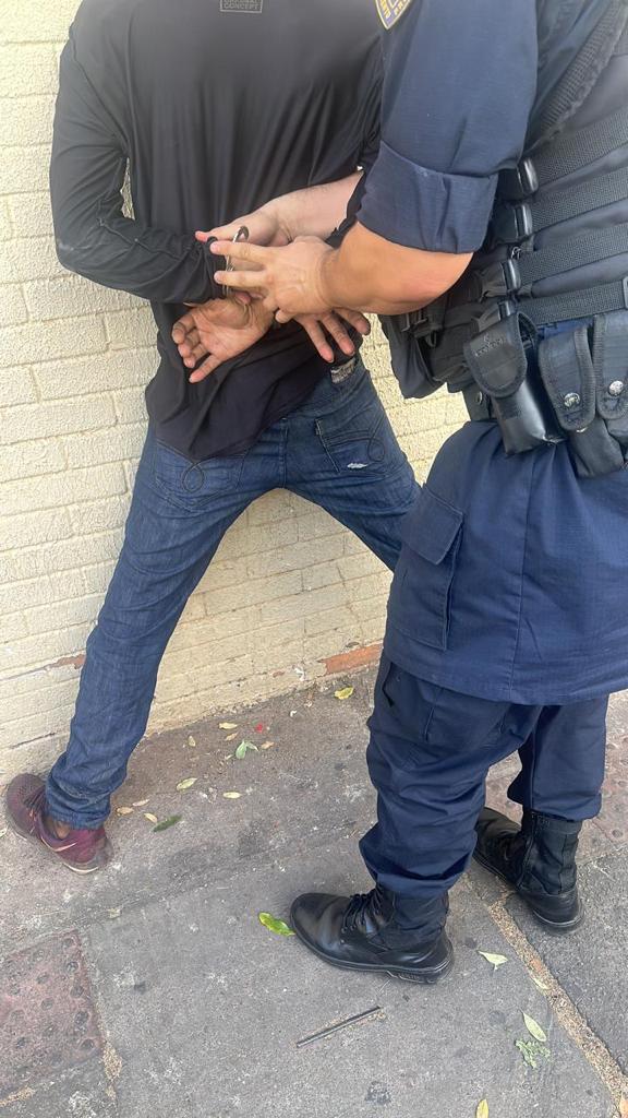 Imagem Ilustrando a Notícia: Homem é preso após ser filmado se masturbando em rua de Goiânia