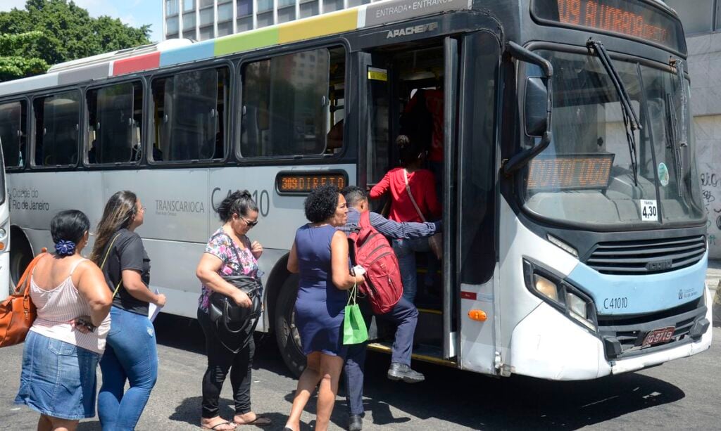 Imagem Ilustrando a Notícia: Menor preço faria mais brasileiros usarem transporte público, diz CNI