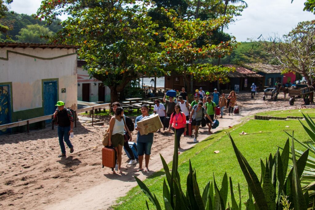 Imagem Ilustrando a Notícia: Caraíva, o novo point praiano do Brasil, mistura antropologia com culinária, praia e rio