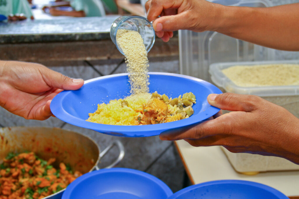 Imagem Ilustrando a Notícia: Goiás fornece 800 mil refeições por dia a estudantes da rede pública