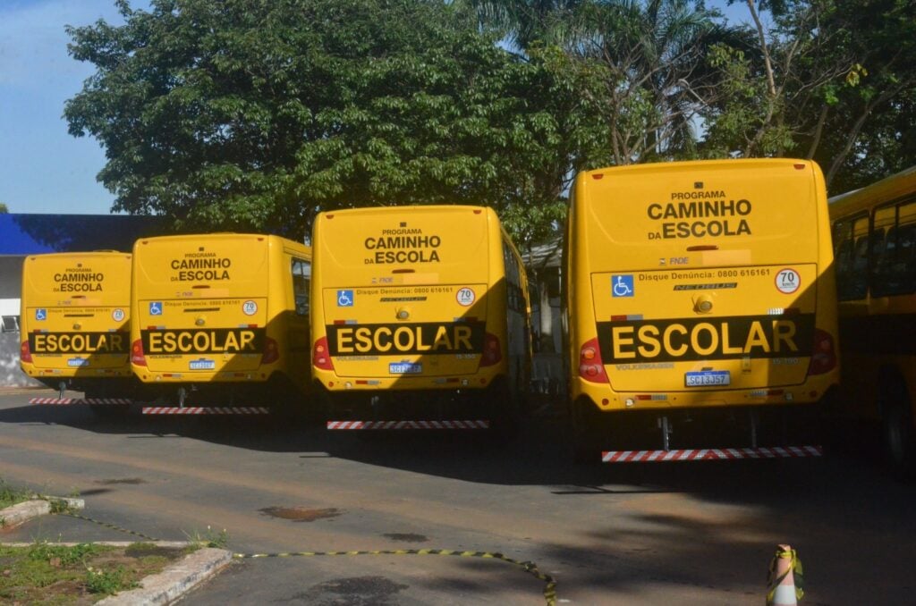 Imagem Ilustrando a Notícia: Governo de Goiás garante transporte escolar para estudantes de zonas rurais do estado