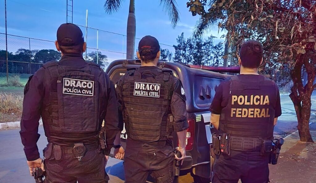 Imagem Ilustrando a Notícia: Operação conjunta da Polícia Federal, PM e PC cumpre mandados contra tráfico de drogas em Goiás e DF