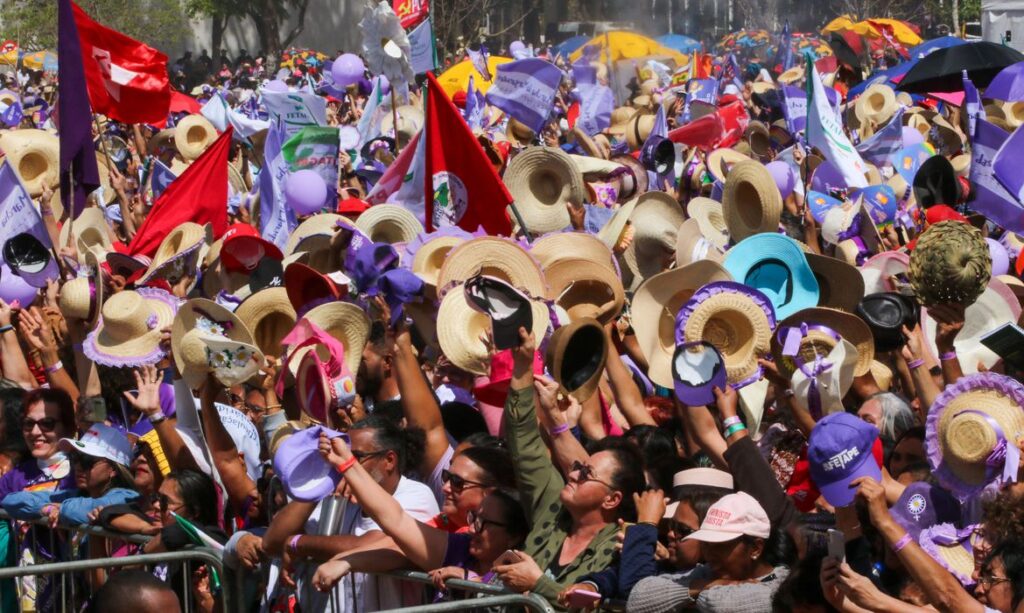 Imagem Ilustrando a Notícia: Lula cria pacto nacional de prevenção a feminicídios  