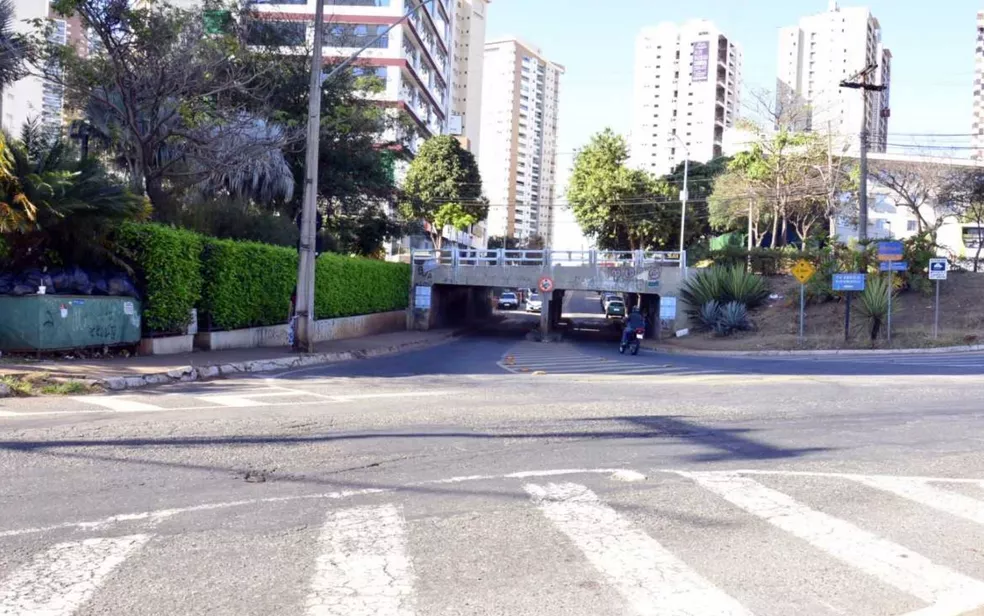 Imagem Ilustrando a Notícia: Prefeitura lança obra de drenagem para evitar alagamentos em viaduto no Jardim Goiás