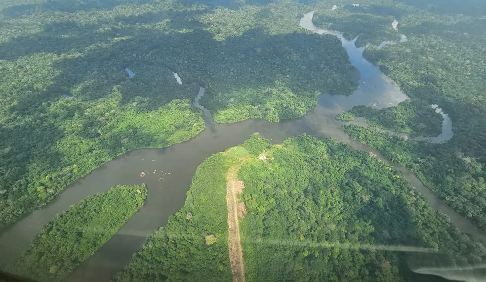 Imagem Ilustrando a Notícia: Sinal de fumaça ajudou encontrar tripulantes de helicóptero desaparecido na Amazônia