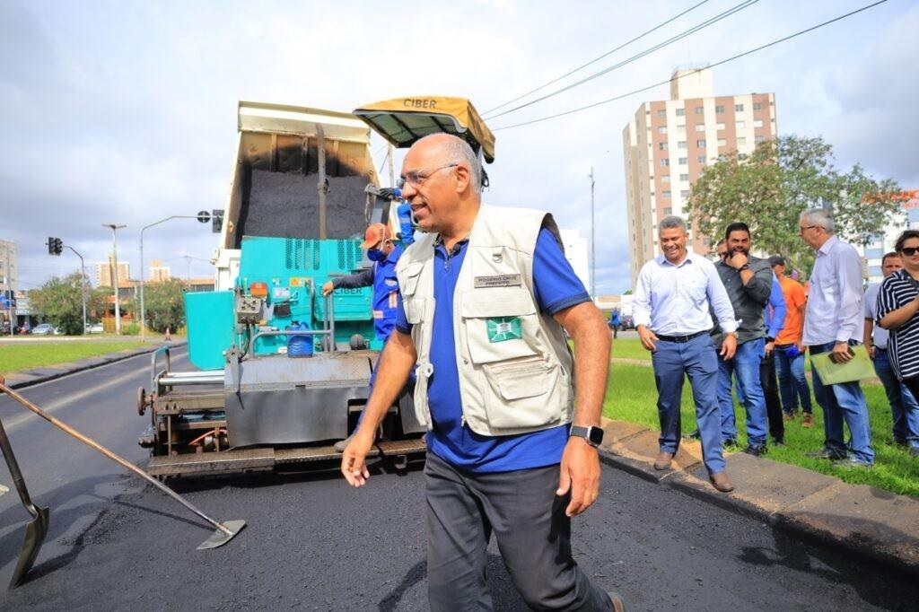Imagem Ilustrando a Notícia: Prefeito Rogério Cruz e o legado de obras de drenagens em Goiânia