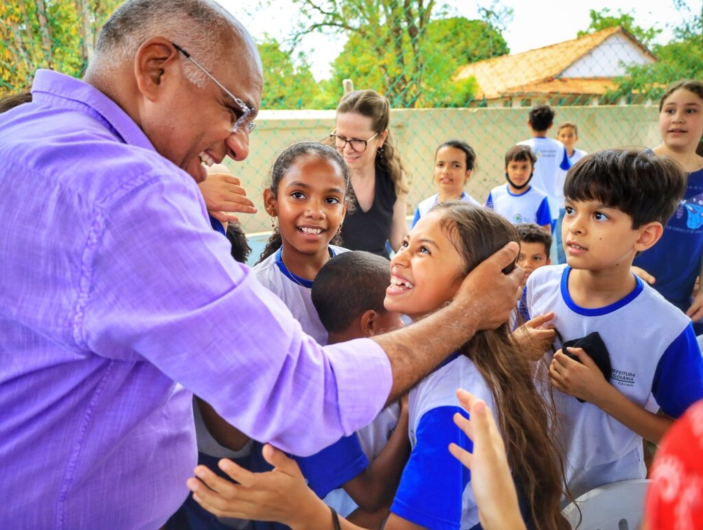 Imagem Ilustrando a Notícia: Goiânia anuncia convocação de 465 profissionais da Educação