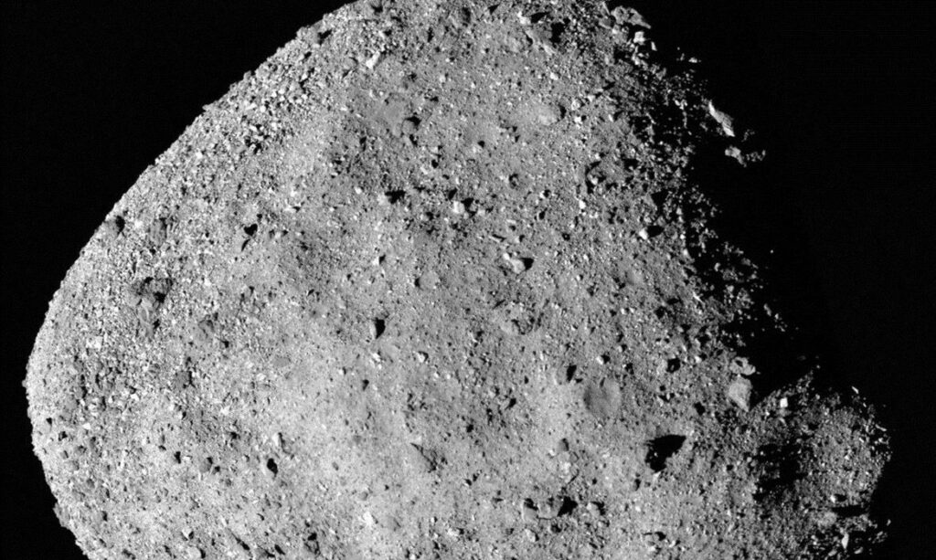 Imagem Ilustrando a Notícia: Depois de três anos de coleta, amostras de asteroide chega a Terra neste domingo