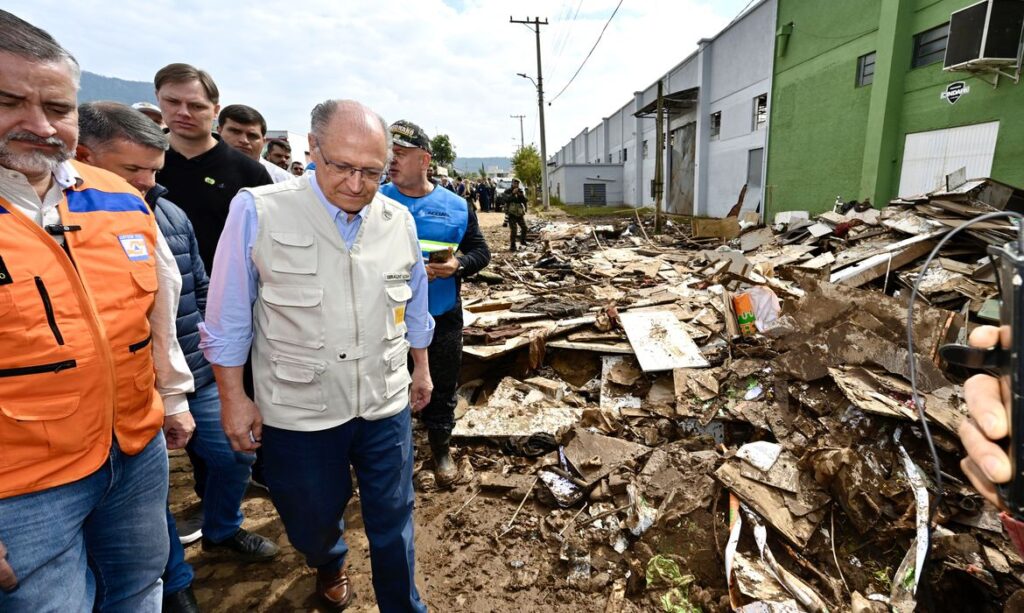 Imagem Ilustrando a Notícia: Alckmin anuncia R$ 741 milhões para cidades do RS afetadas por ciclone