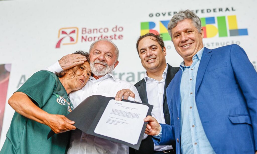 Imagem Ilustrando a Notícia: Lula diz que juros ainda estão altos: “Vamos continuar brigando”