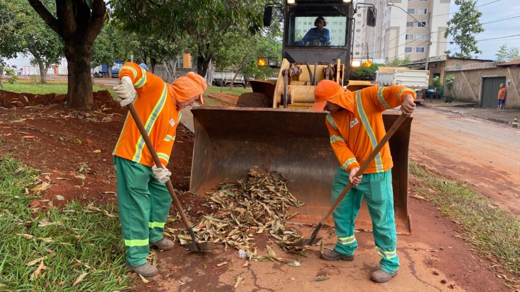 Imagem Ilustrando a Notícia: Prefeitura reforça ações de limpeza em 130 bairros de Goiânia após fortes chuvas