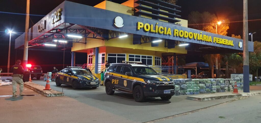 Imagem Ilustrando a Notícia: Motorista é preso com três toneladas de maconha na BR-153, em Morrinhos