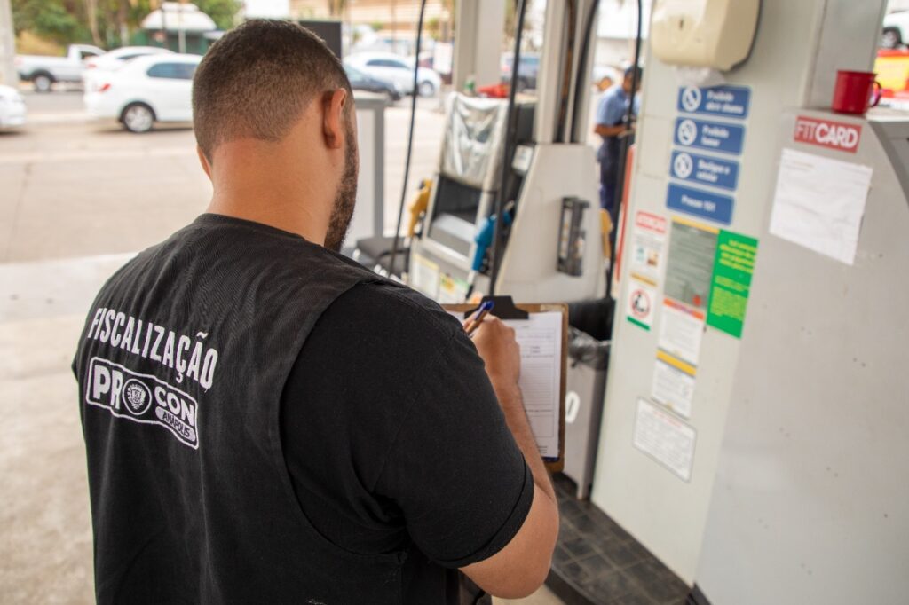 Imagem Ilustrando a Notícia: Procon Anápolis divulga pesquisa de preços de combustíveis