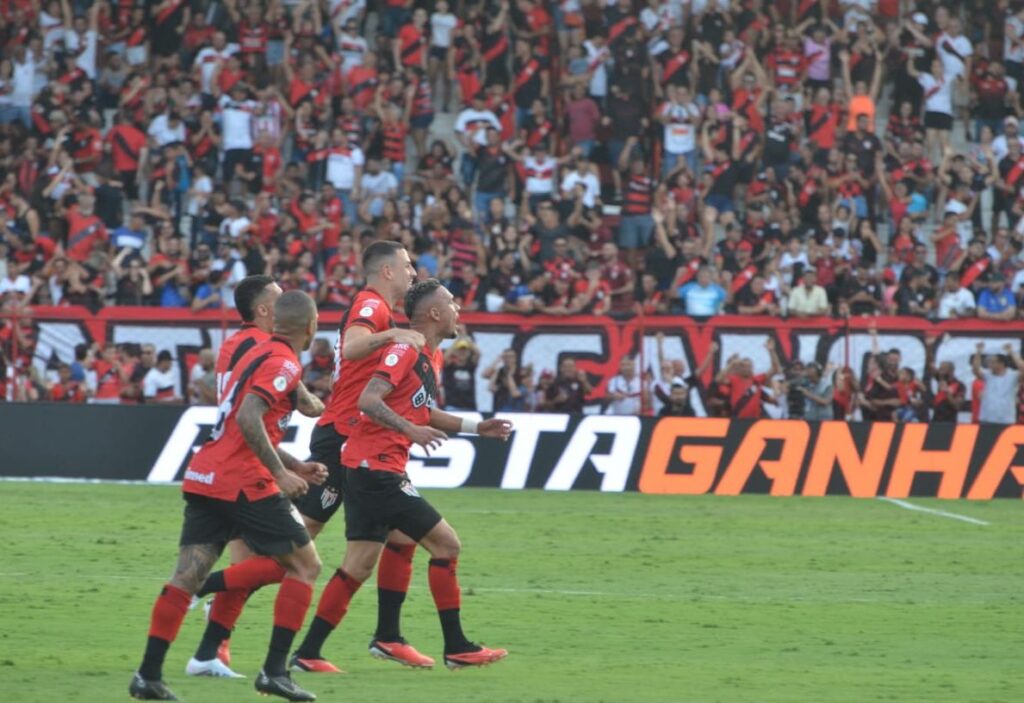 Imagem Ilustrando a Notícia: Atlético derrota Juventude em domingo quente em Goiânia