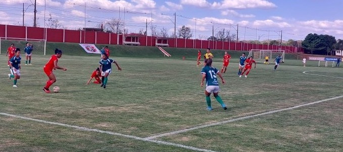 Imagem Ilustrando a Notícia: Aliança derrota Vila Nova fora de casa e vence primeiro turno do Campeonato Goiano de Futebol Feminino