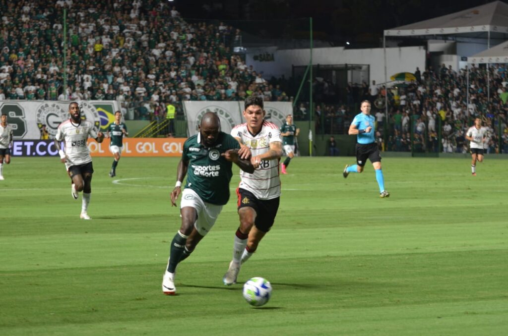 Imagem Ilustrando a Notícia: Em jogo feio, Goiás cria pouco e empata sem gols com o Flamengo