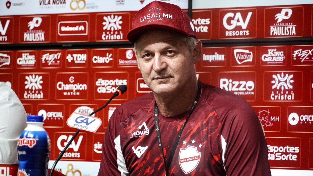 Imagem Ilustrando a Notícia: Lisca é anunciado como novo treinador do Vila Nova