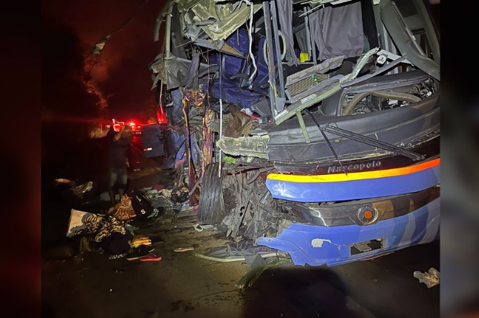 Imagem Ilustrando a Notícia: Acidente na BR-020 deixa 2 mortos e mais de 40 feridos