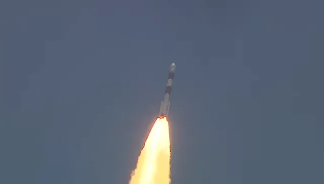Imagem Ilustrando a Notícia: Índia lança missão espacial para estudar o Sol