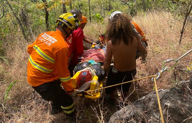 Imagem Ilustrando a Notícia: Homem é resgatado após queda de 15 metros em trilha em Cavalcante 