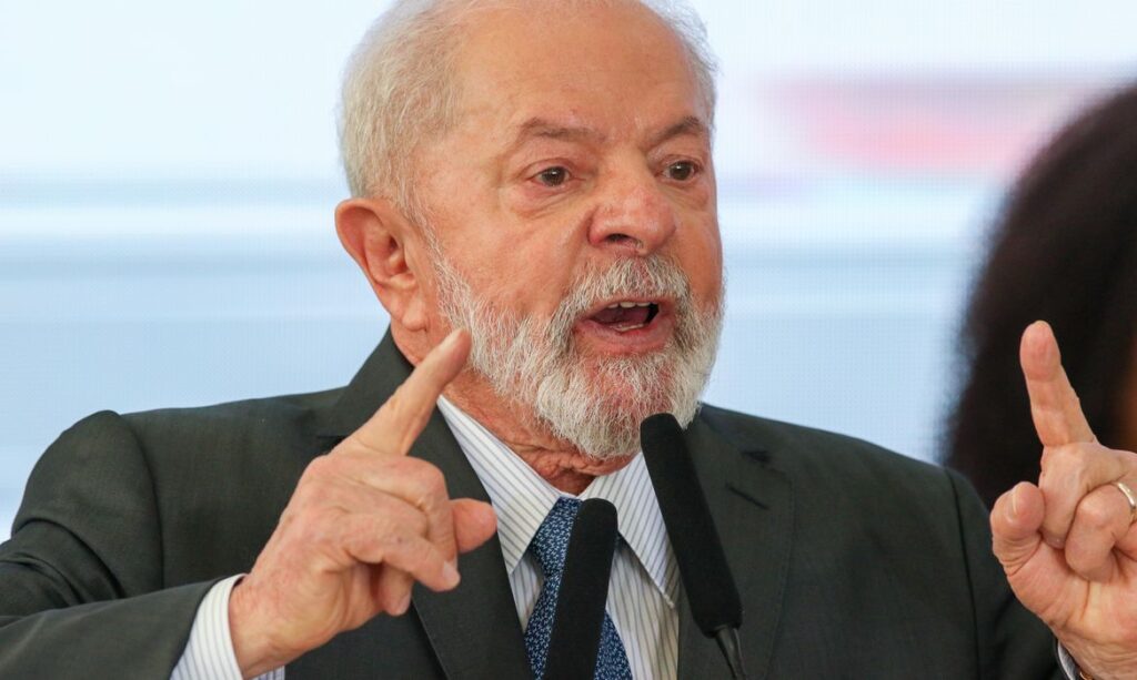 Imagem Ilustrando a Notícia: Lula comemora PIB, mas cobra distribuição de renda