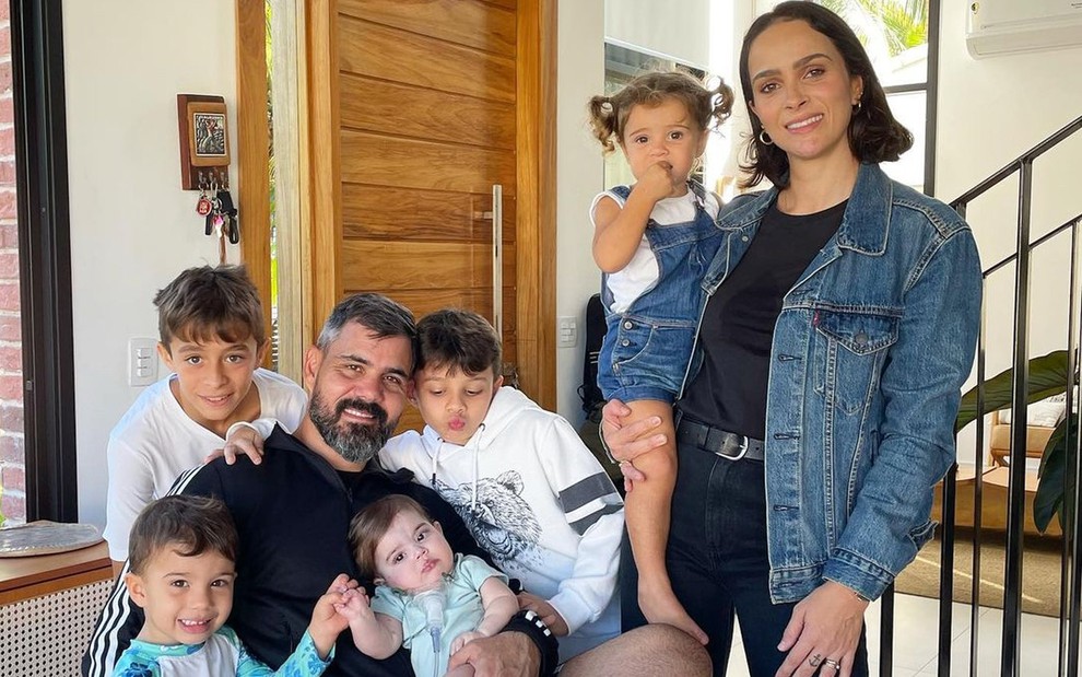 Imagem Ilustrando a Notícia: Juliano e Letícia Cazarré anunciam gravidez do sexto filho