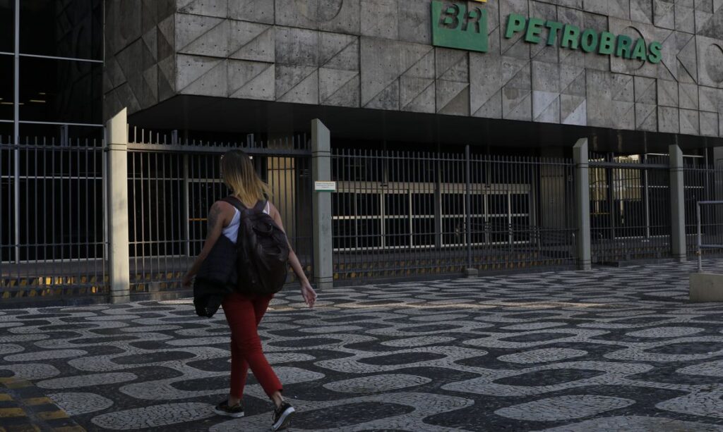 Imagem Ilustrando a Notícia: Petrobras anuncia primeira gasolina carbono neutro no Brasil