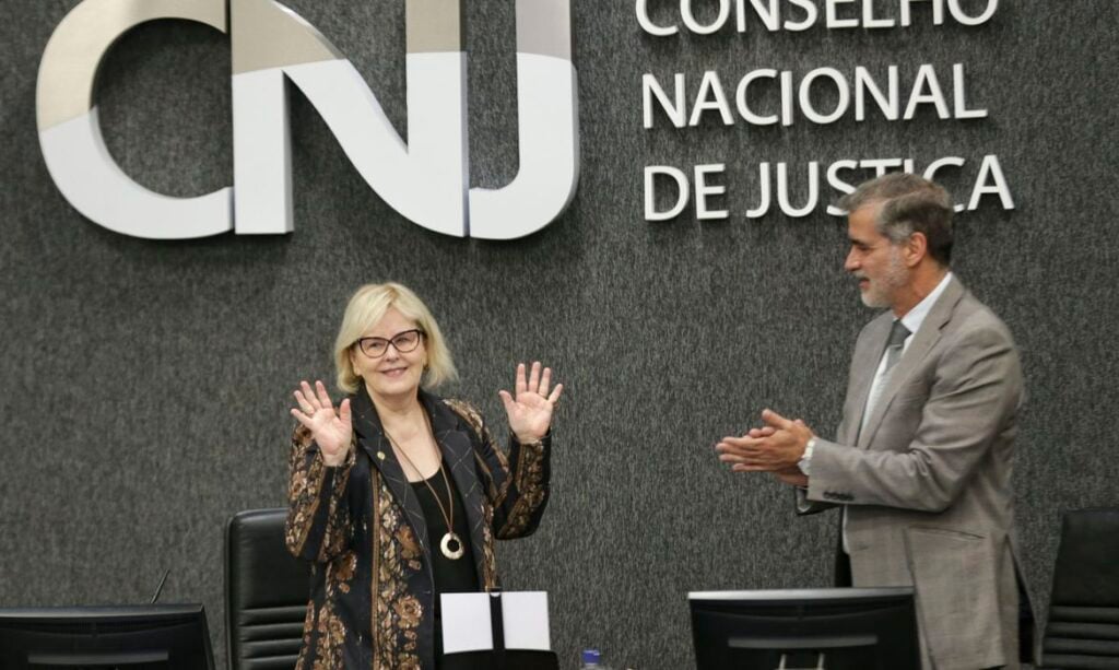 Imagem Ilustrando a Notícia: Rosa Weber participa de última sessão na presidência do CNJ