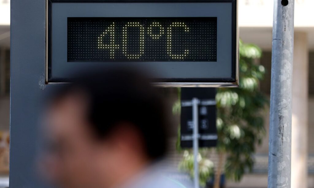 Imagem Ilustrando a Notícia: Com calor que pode chegar a 40ºC em Goiás, veja o que fazer para evitar problemas de saúde