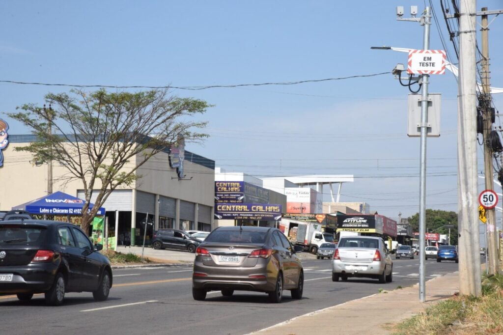 Imagem Ilustrando a Notícia: Prefeitura de Aparecida implanta redutores de velocidade em diversos pontos da cidade