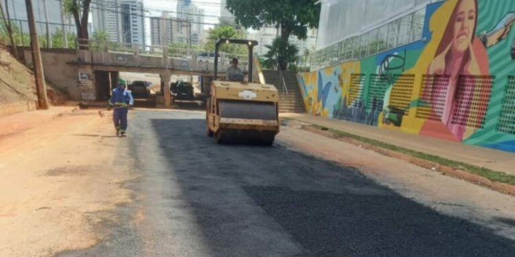 Imagem Ilustrando a Notícia: Obra de drenagem urbana da Avenida H interdita por dois dias a Avenida Jamel Cecílio