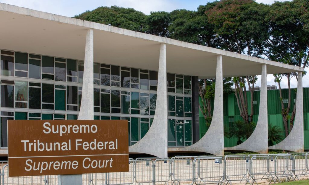 Imagem Ilustrando a Notícia: Ministros do STF acreditam que anistia a Bolsonaro seria ilegal