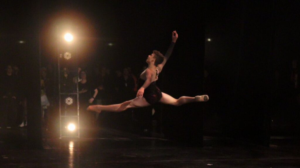 Imagem Ilustrando a Notícia: Bailarino goiano é finalista de um dos principais festivais de dança do mundo