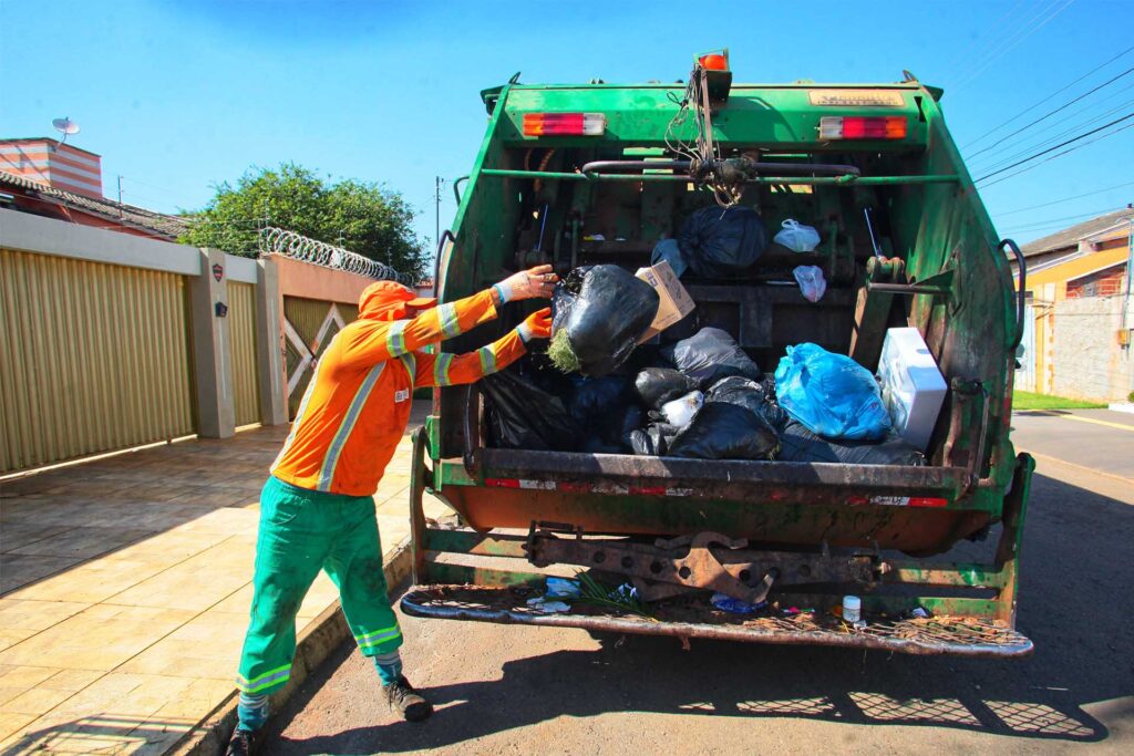 Imagem Ilustrando a Notícia: MP propõe ação cautelar contra Comurg da suspensão da coleta de lixo