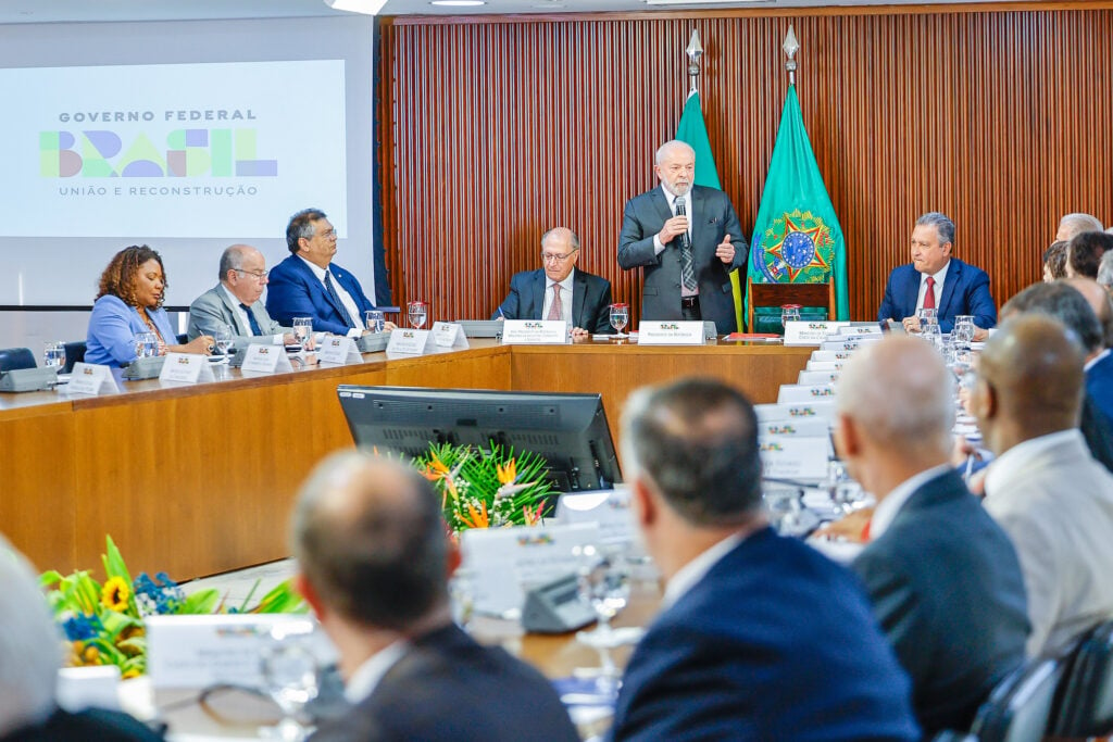 Imagem Ilustrando a Notícia: Lula se reunirá com líderes da Câmara em 1º encontro após reforma ministerial e troca na Caixa