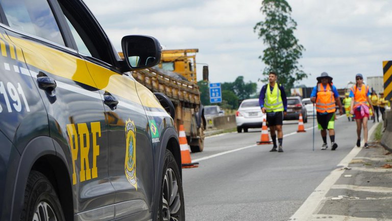 Imagem Ilustrando a Notícia: PRF registra 79 mortes em rodovias federais durante o feriado