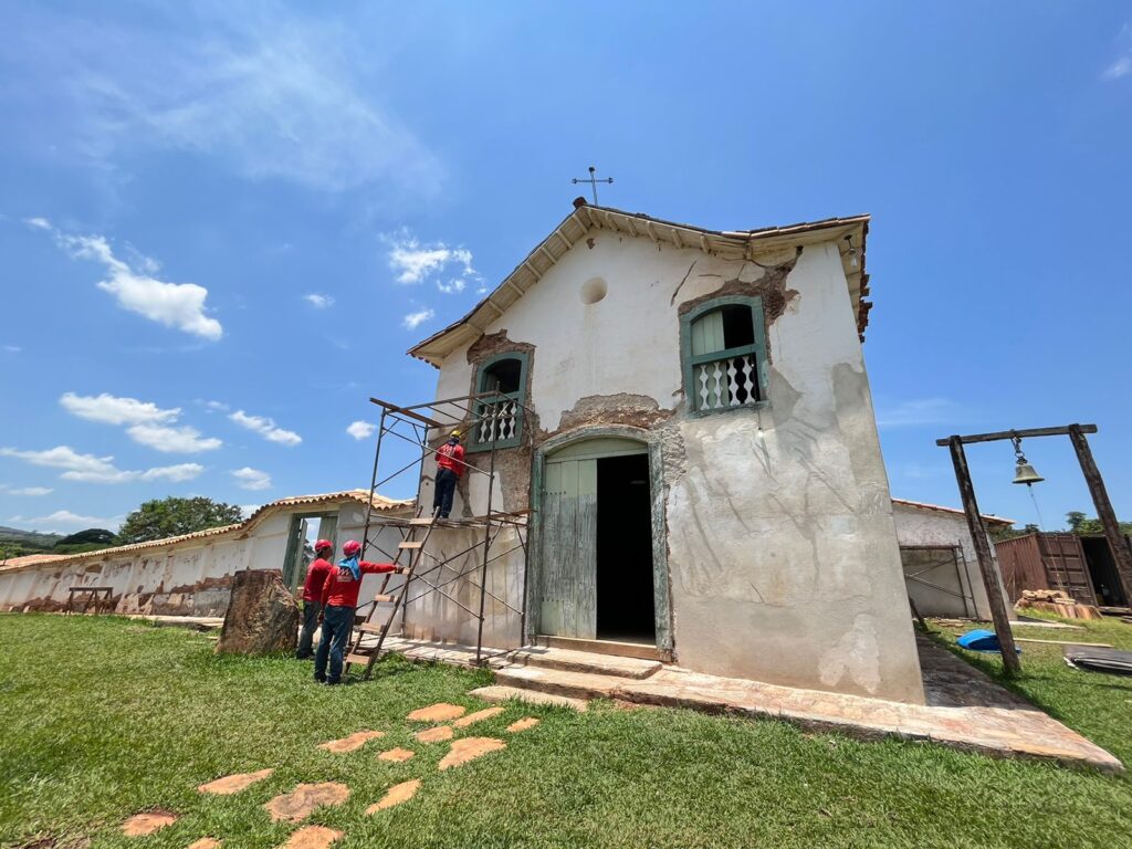 Imagem Ilustrando a Notícia: Governo de Goiás inicia restauração da Igreja São João Batista, no antigo Arraial do Ferreiro
