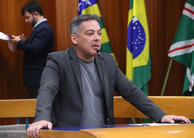 Imagem Ilustrando a Notícia: Do PTB, vereador Léo José pode perder o mandato