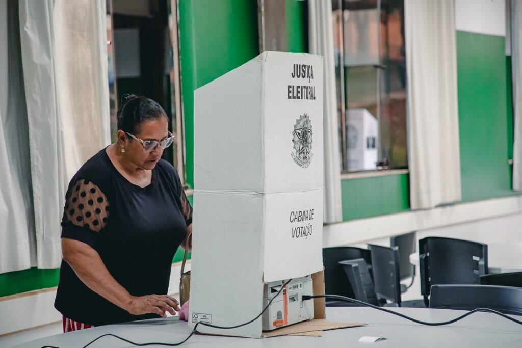 Imagem Ilustrando a Notícia: Eleição para conselheiros tutelares leva 12 mil cidadãos às urnas, em Anápolis