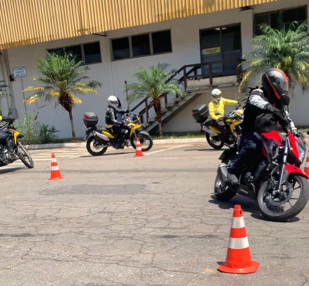 Imagem Ilustrando a Notícia: Prefeitura promove treinamento de atualização para motociclistas da SMM