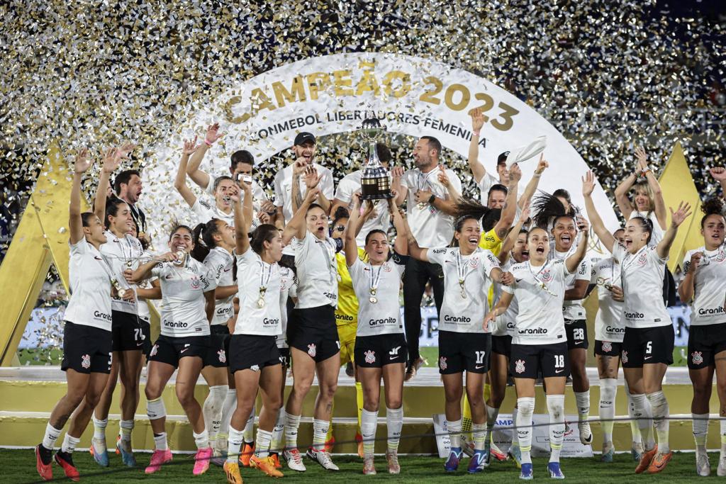 Imagem Ilustrando a Notícia: Corinthians vence Palmeiras e conquista quarto título da Libertadores Feminina